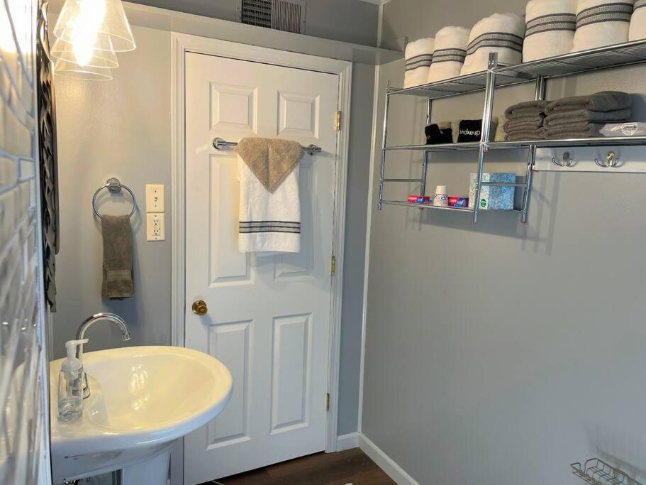 *King Bed/3Bds House Near Naval Base & 6Flags* Apartment Waukegan Luaran gambar